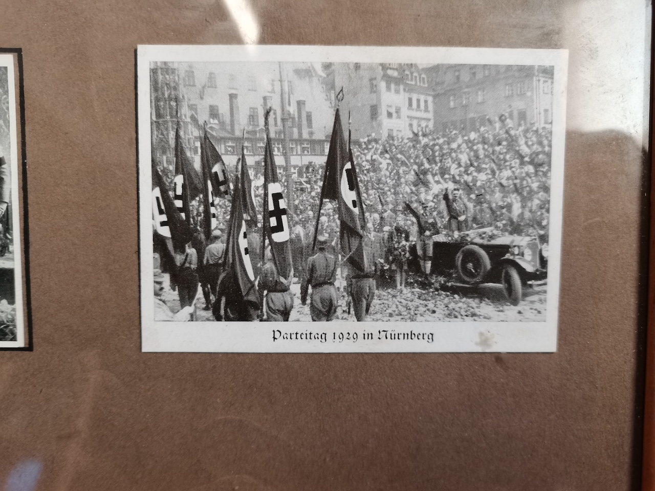 WWII Nazi Police Leaders medal Das Innere Reich 1938 and Hitler photocards - Image 3 of 4