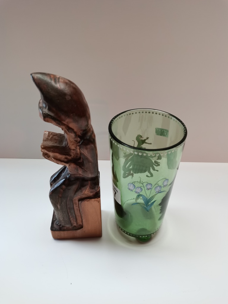 Antique glasses and carved sculptures x 3 - Bild 2 aus 2
