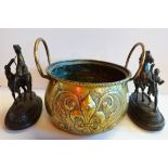 2 Metal horse figures and brass pot