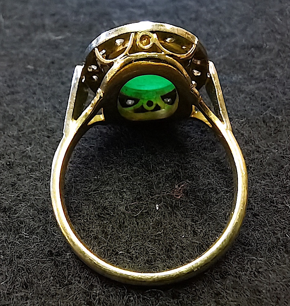 18ct ring yellow gold with 5ct Coubochon green centre stone encrusted with white diamonds size N - Image 4 of 4