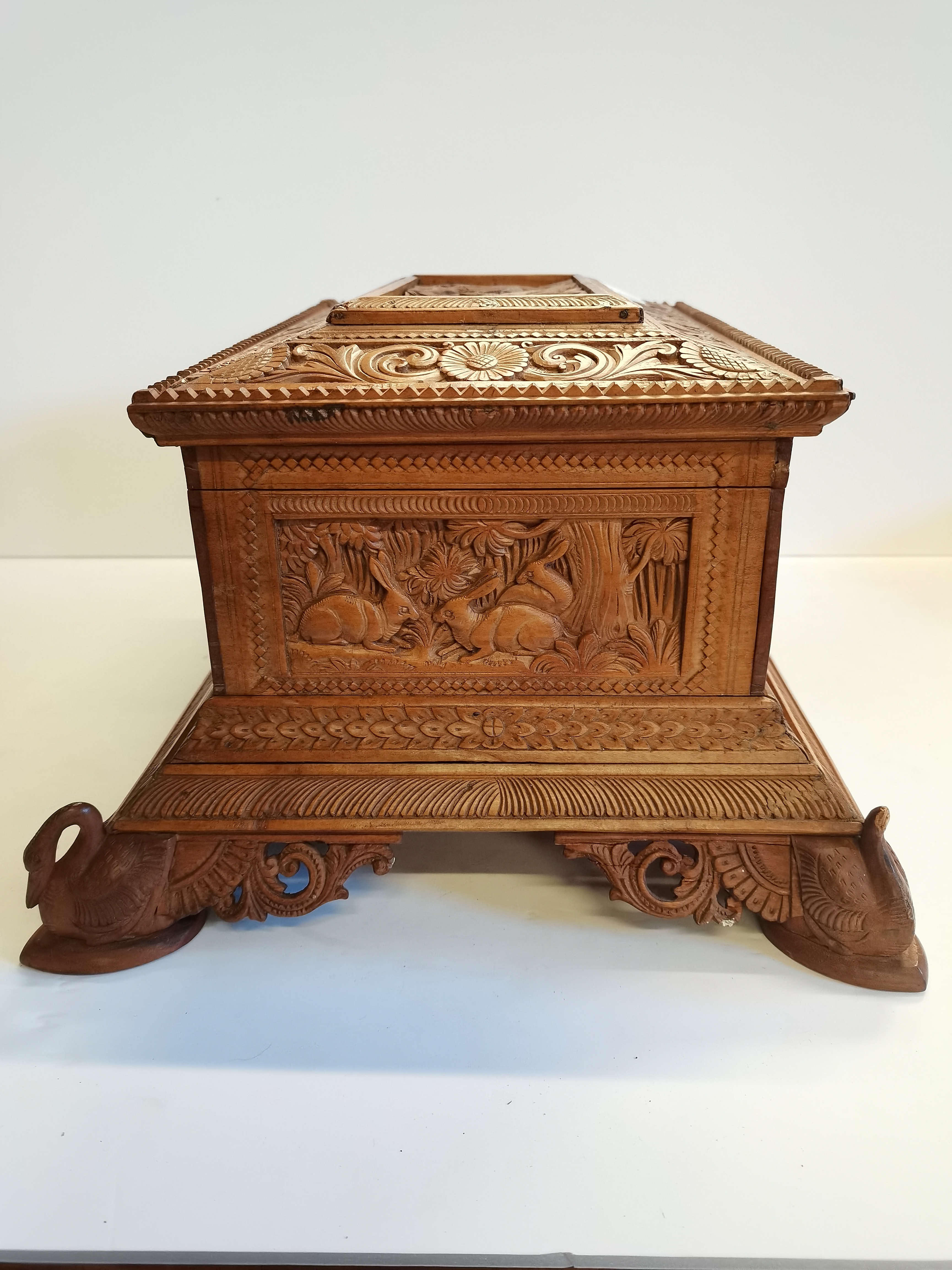 Qualty carved box with bird decoration - Image 7 of 9