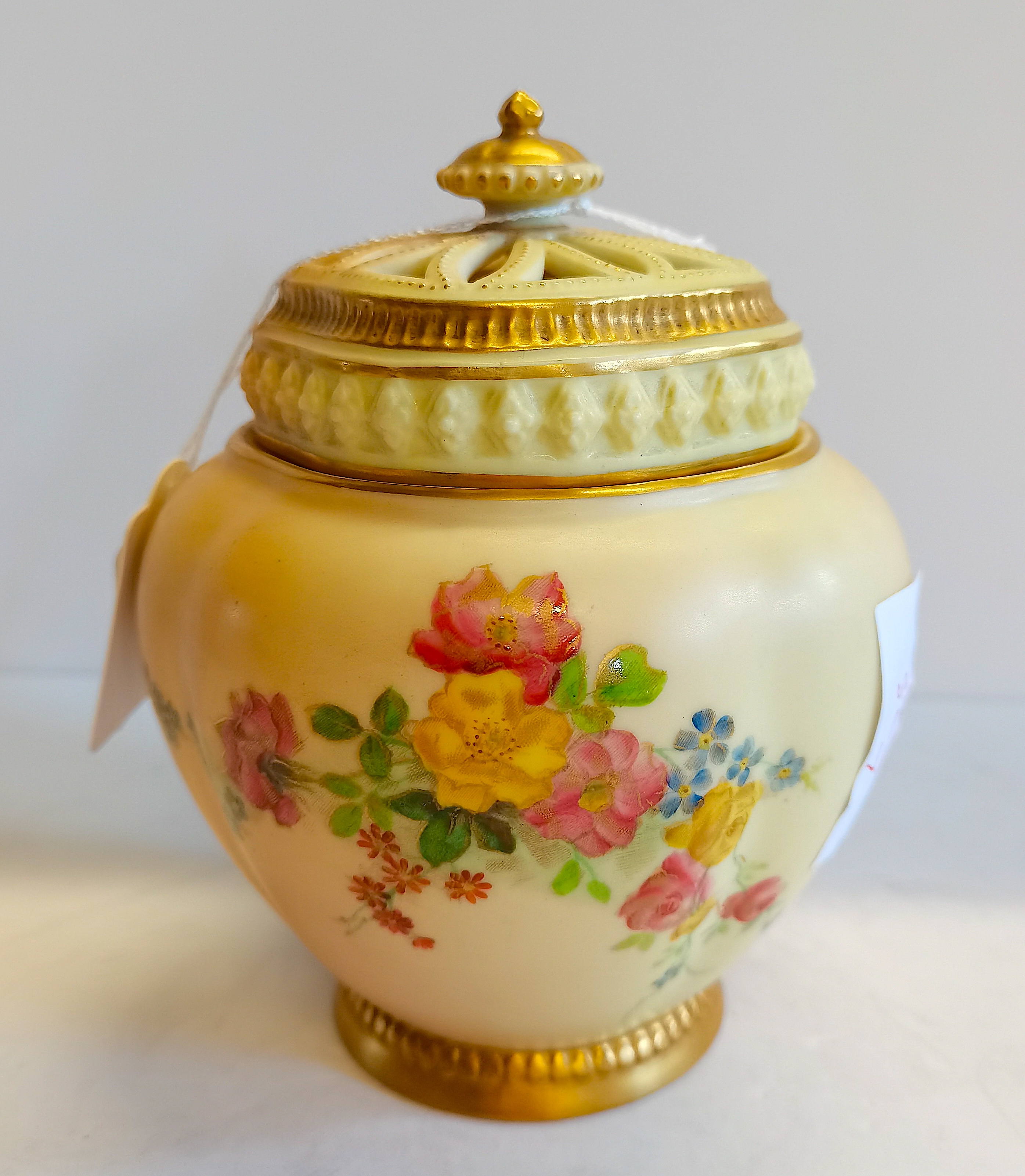 Royal Worcester blush pot pouri pot - Image 2 of 4