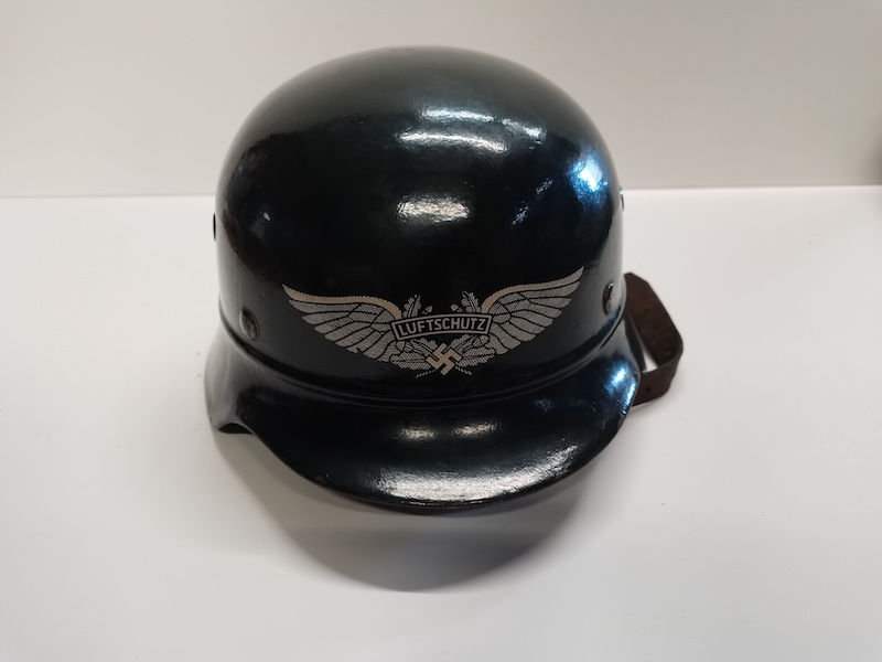 Black WWII German helmet with eagle motif - Image 3 of 14