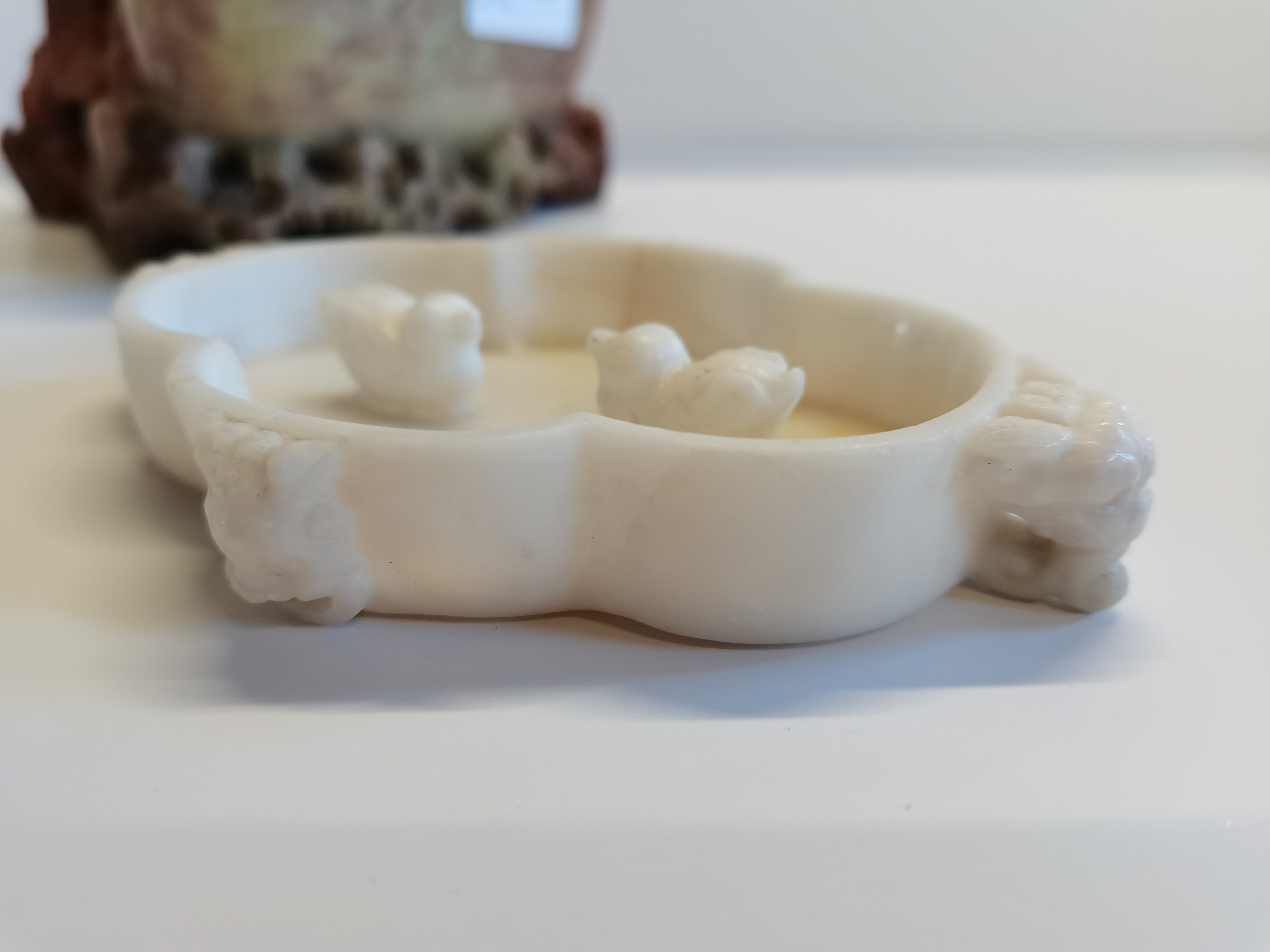 Carved Soap stone brush holder (damaged) plus white Chinese Alabaster brush wash depicting 2 - Image 2 of 5