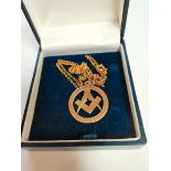 Gold Masonsnecklace and pendant 9ct ( 6g)