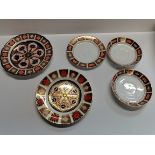 3 Crown Derby plates and 2 saucers (good condition)