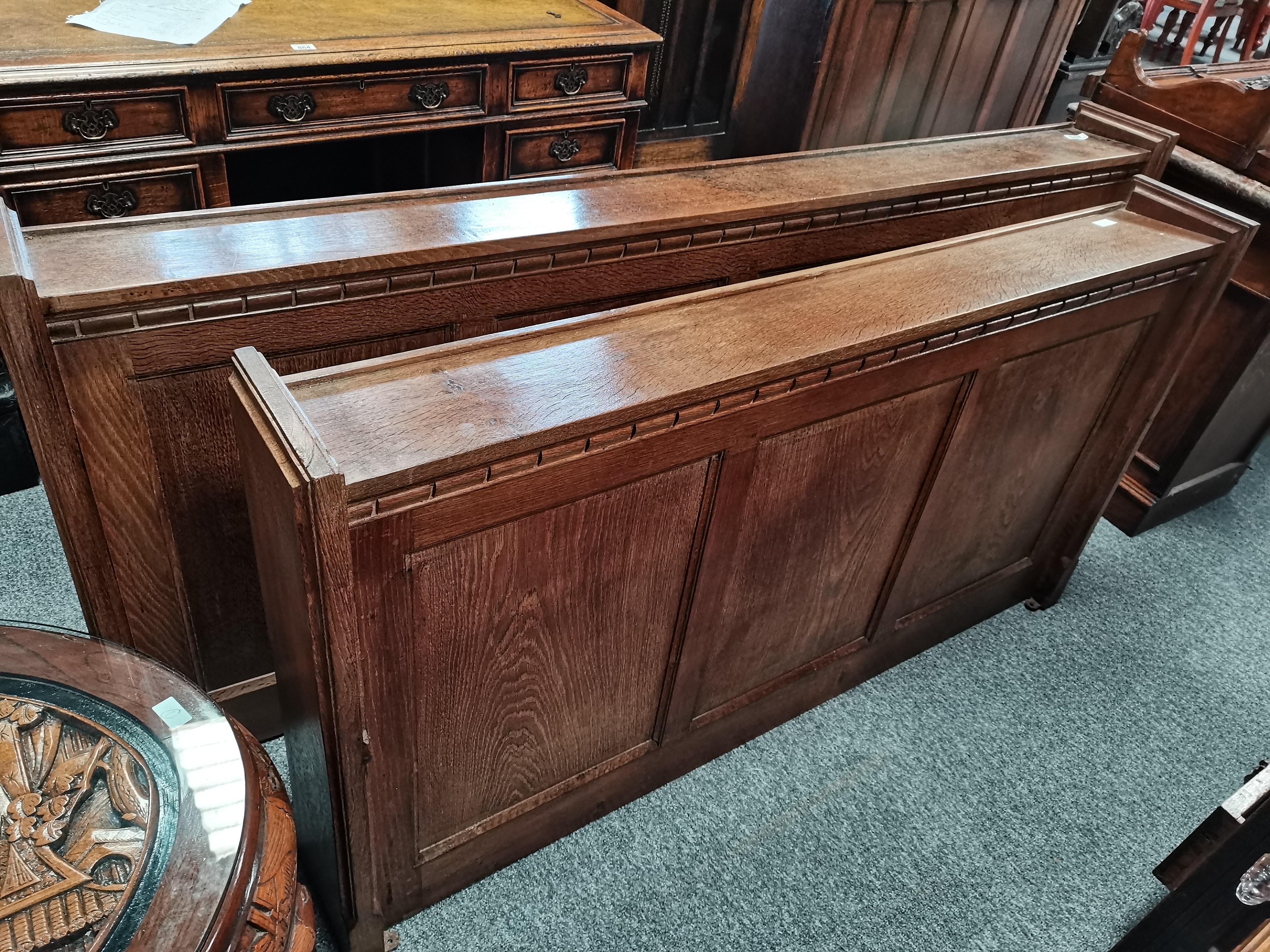 2 Mouseman church pew fronts 195cm and 150cm (good condition) - Image 6 of 7