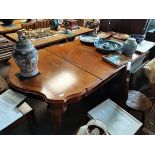 20c Walnut queen Anne extending dining table with leaves
