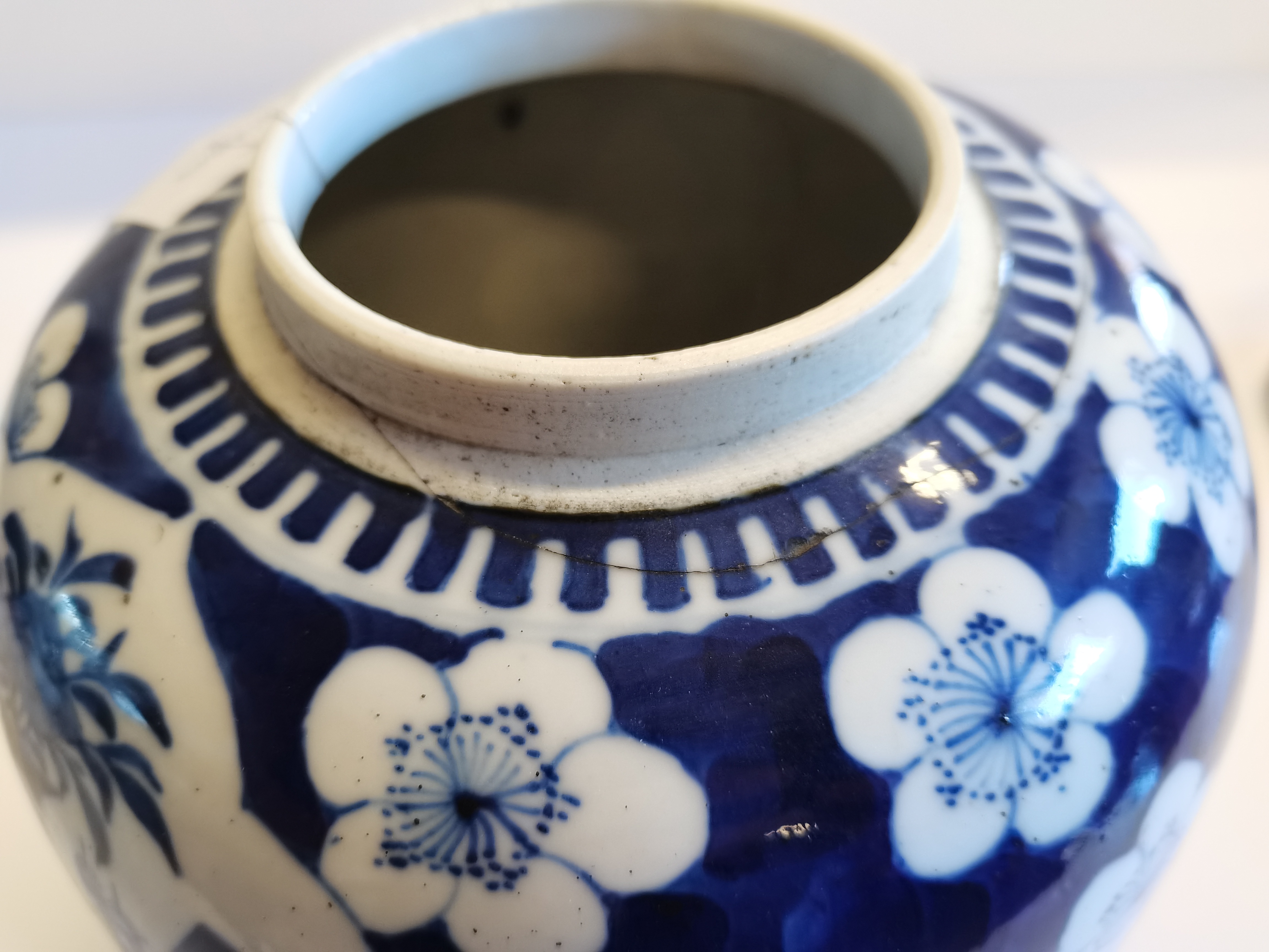 Chinese blue and white ginger jar ( Hairlines ) - Image 2 of 3