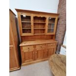 Pine dresser