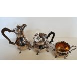 3 piece London silver tea set ( weight 900 g )