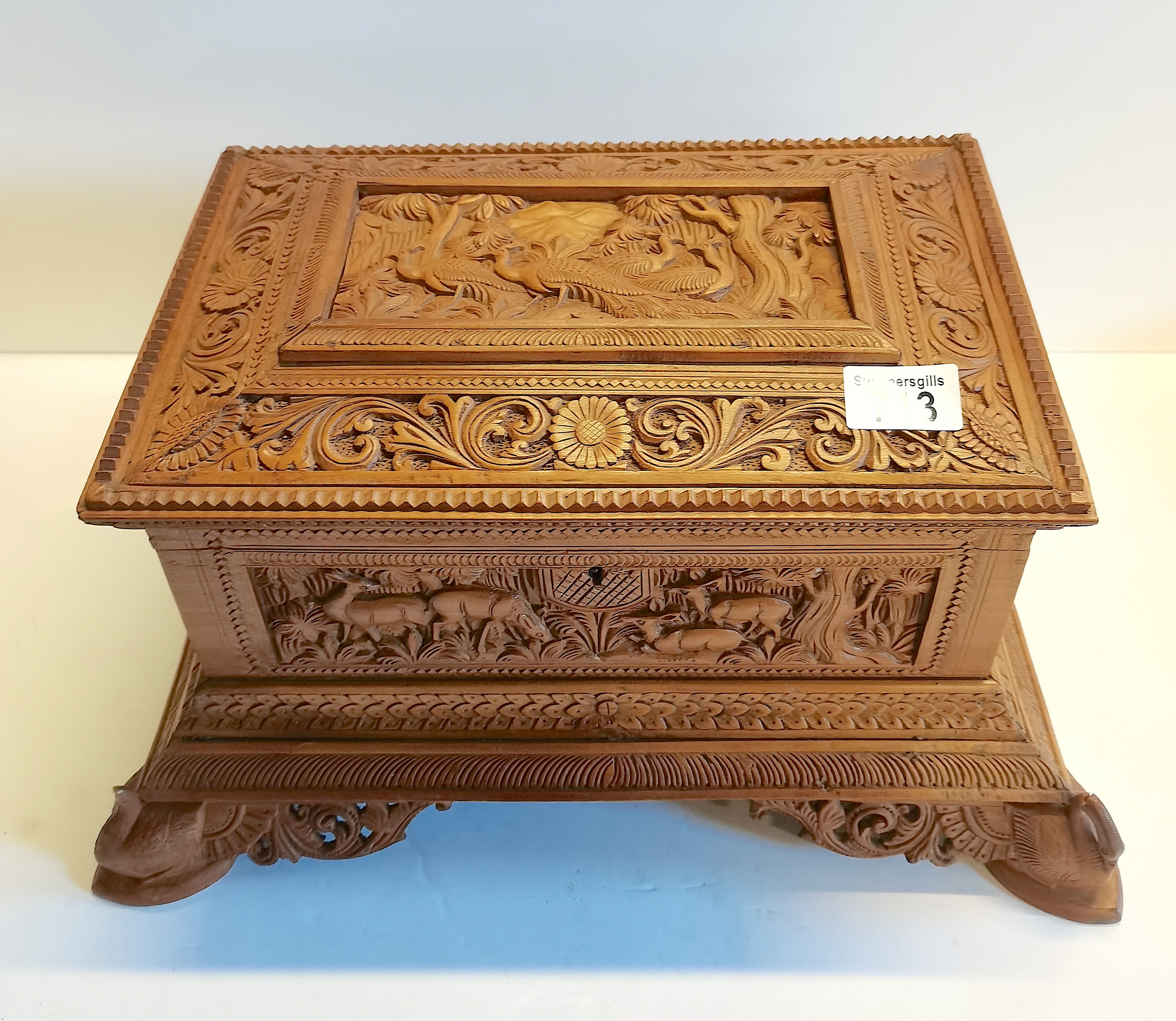 Qualty carved box with bird decoration