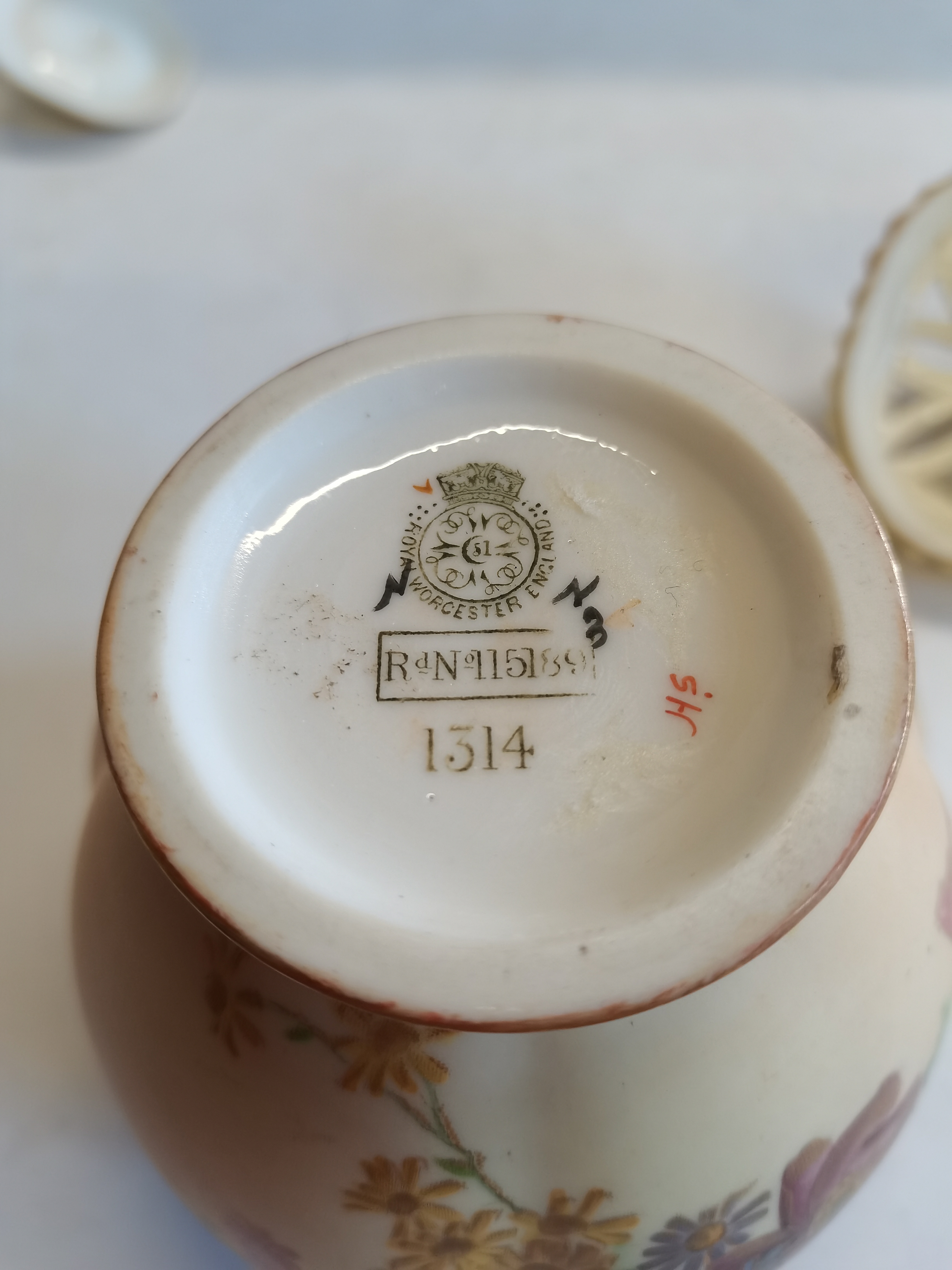 Royal Worcester blush pot pouri pot - Image 4 of 4