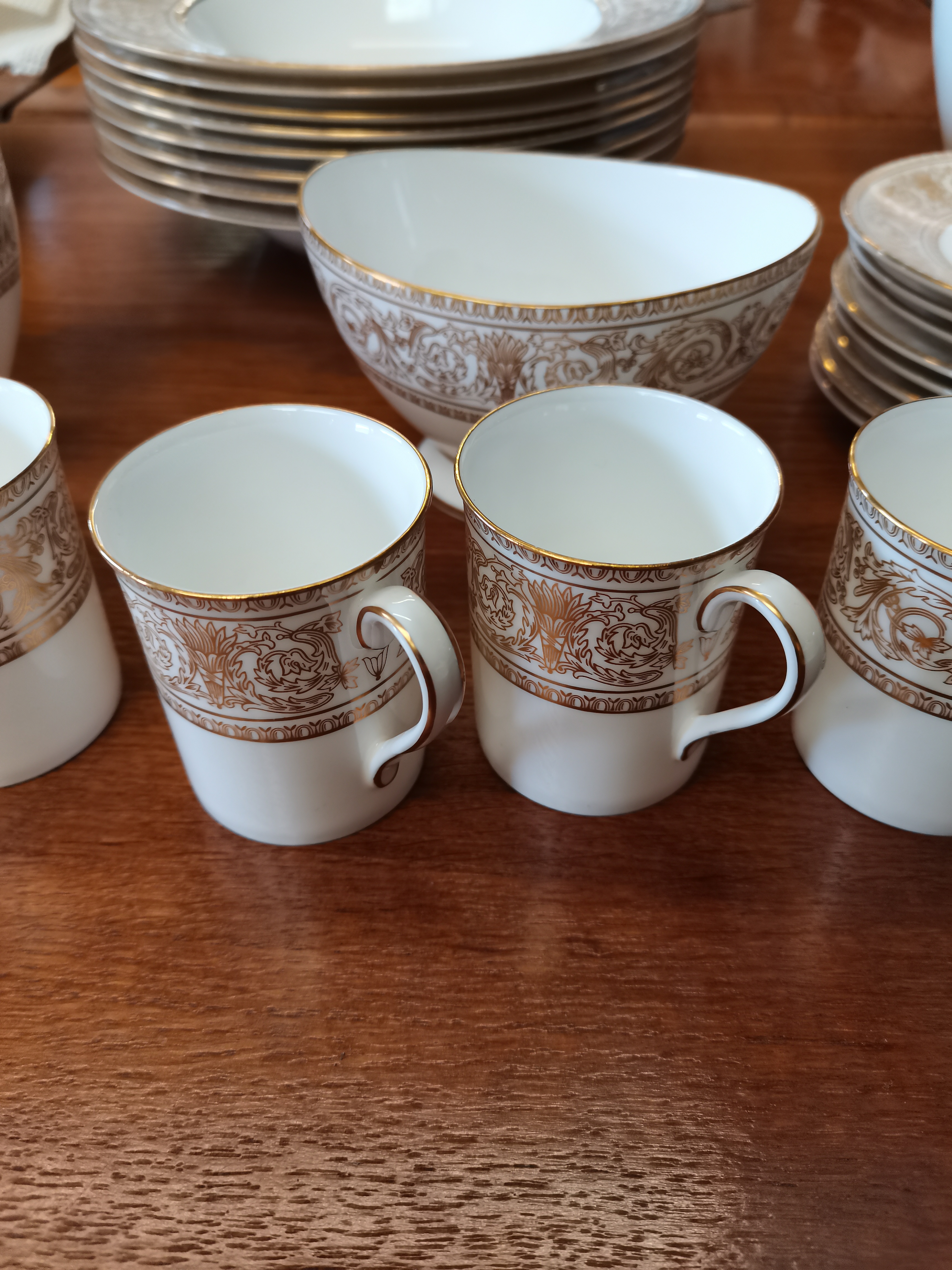 Royal doulton Soverign gold and cream dinner and coffee set ex con. - Image 11 of 12