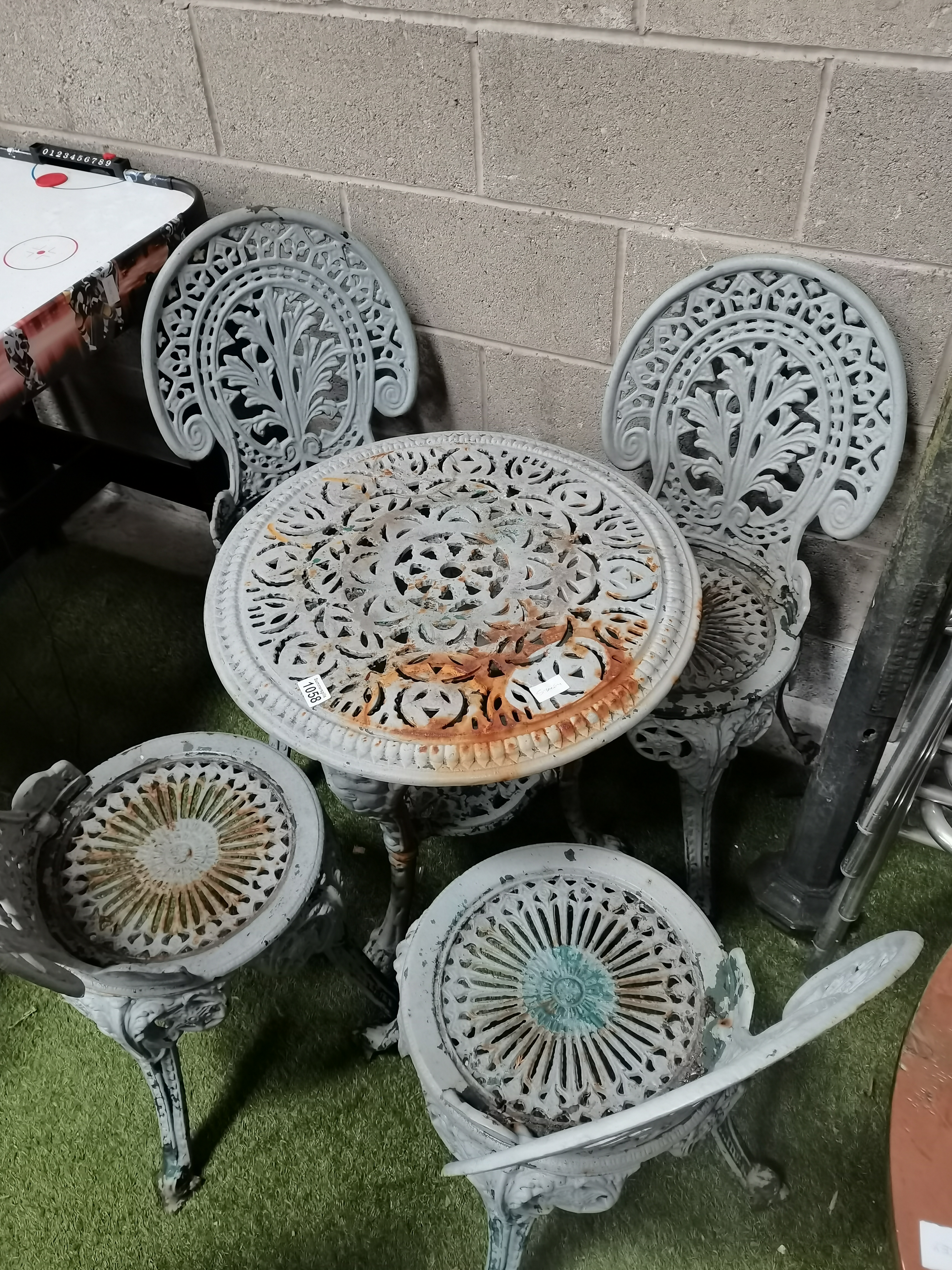 Cast iron garden set ( very heavy )