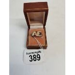 9ct Gold ring with letters AE (10g)