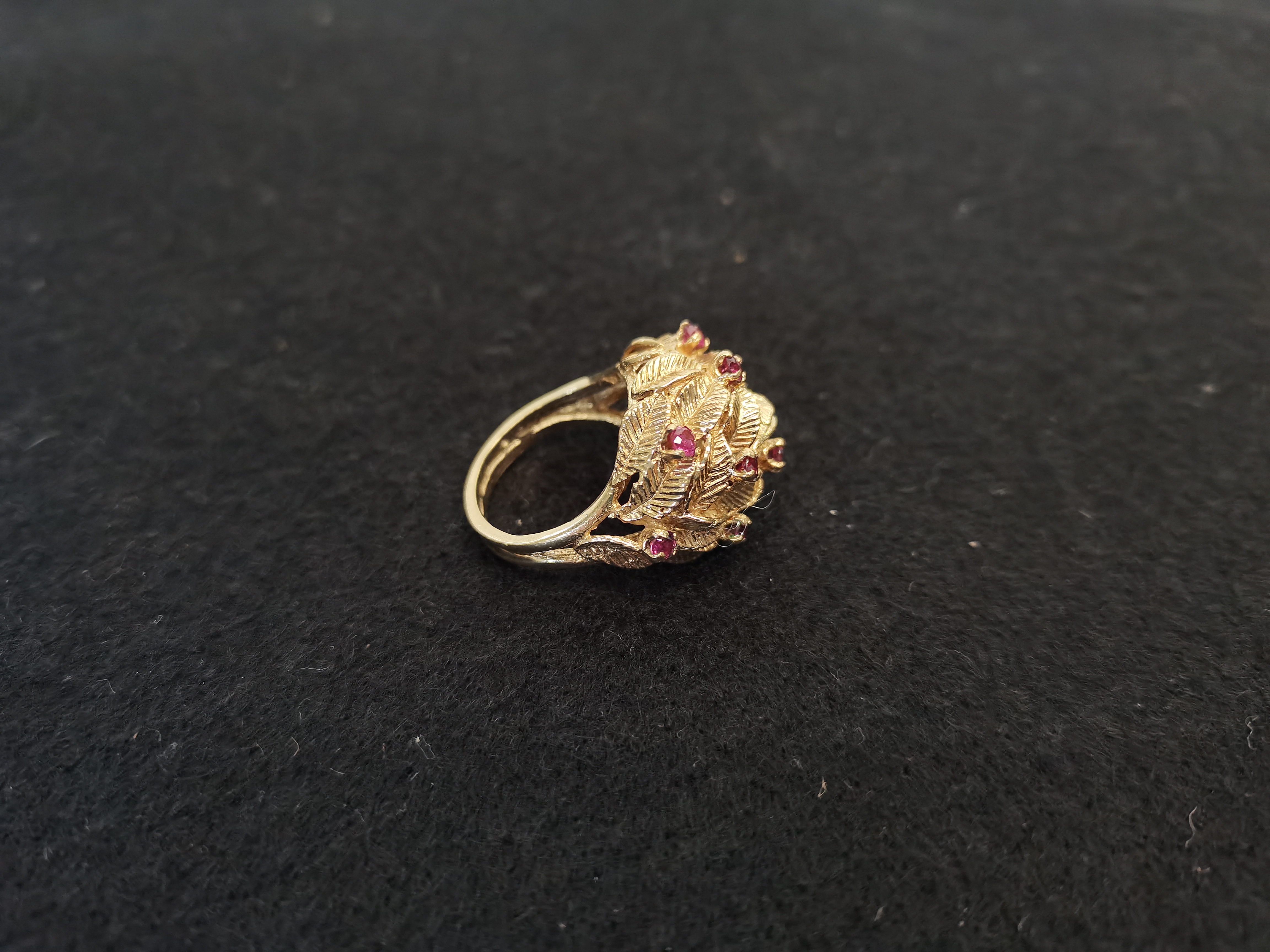 9ct gold ring 8g - Image 4 of 4