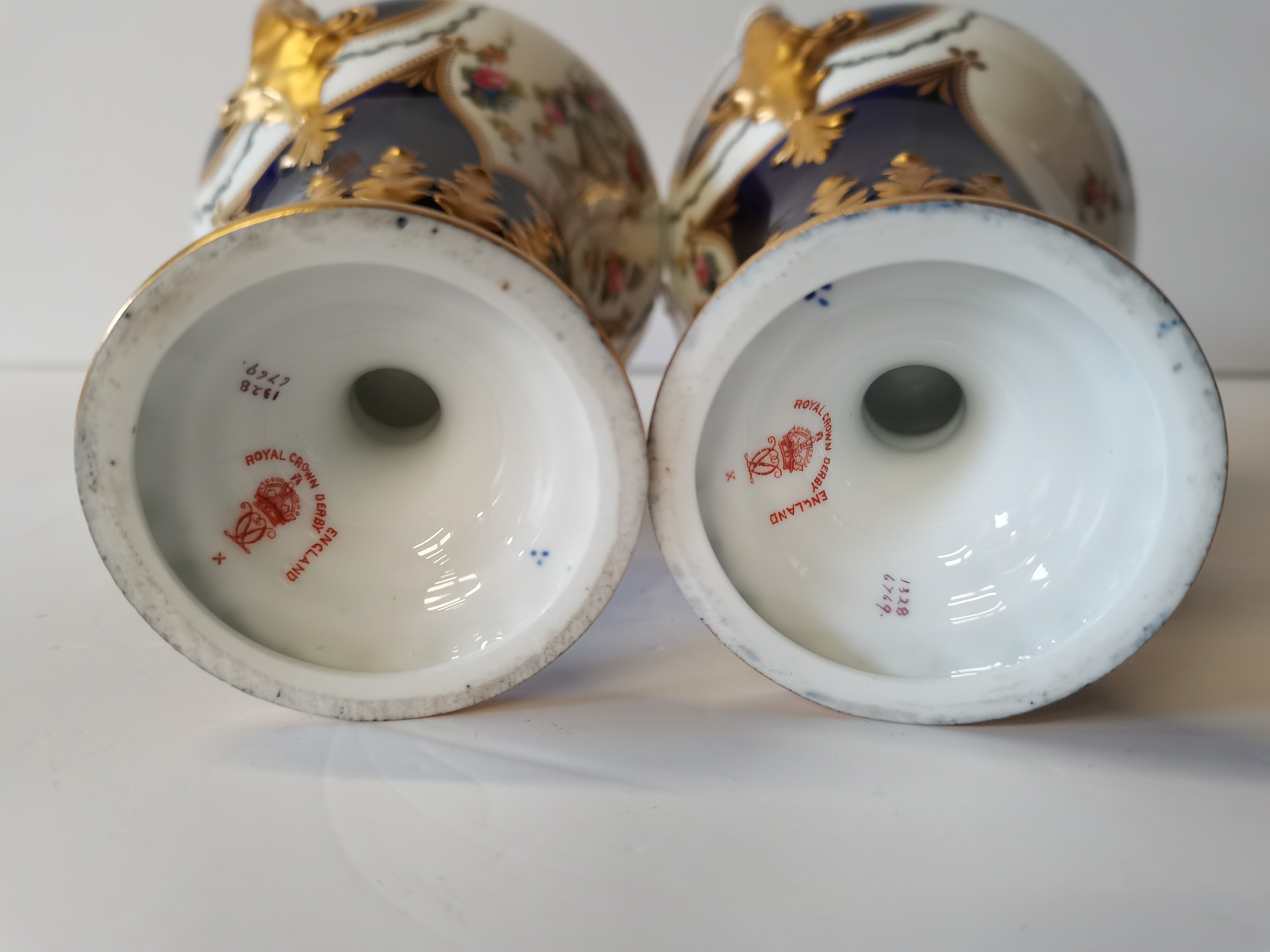 A Pair of Royal Crown Derby Urns - Image 5 of 5