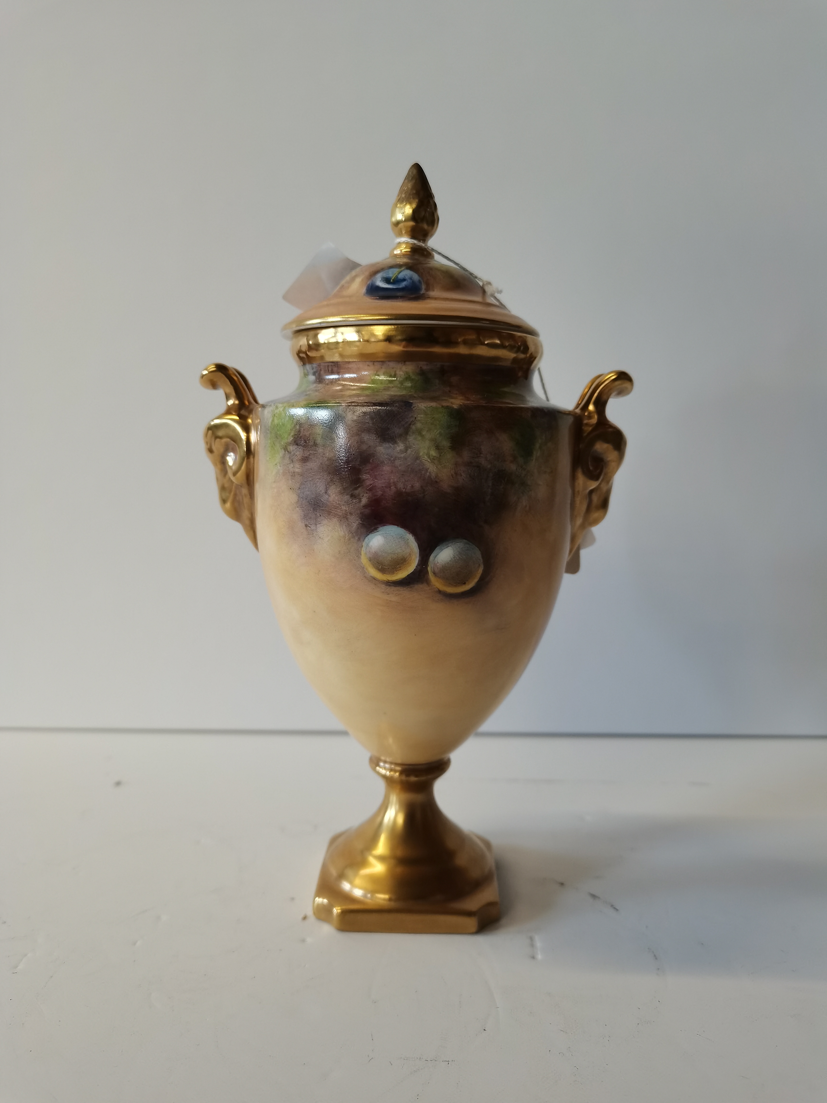 Coalport Lidded Vase Fruits and Gold Lustre 21cm H VGC - Image 2 of 3