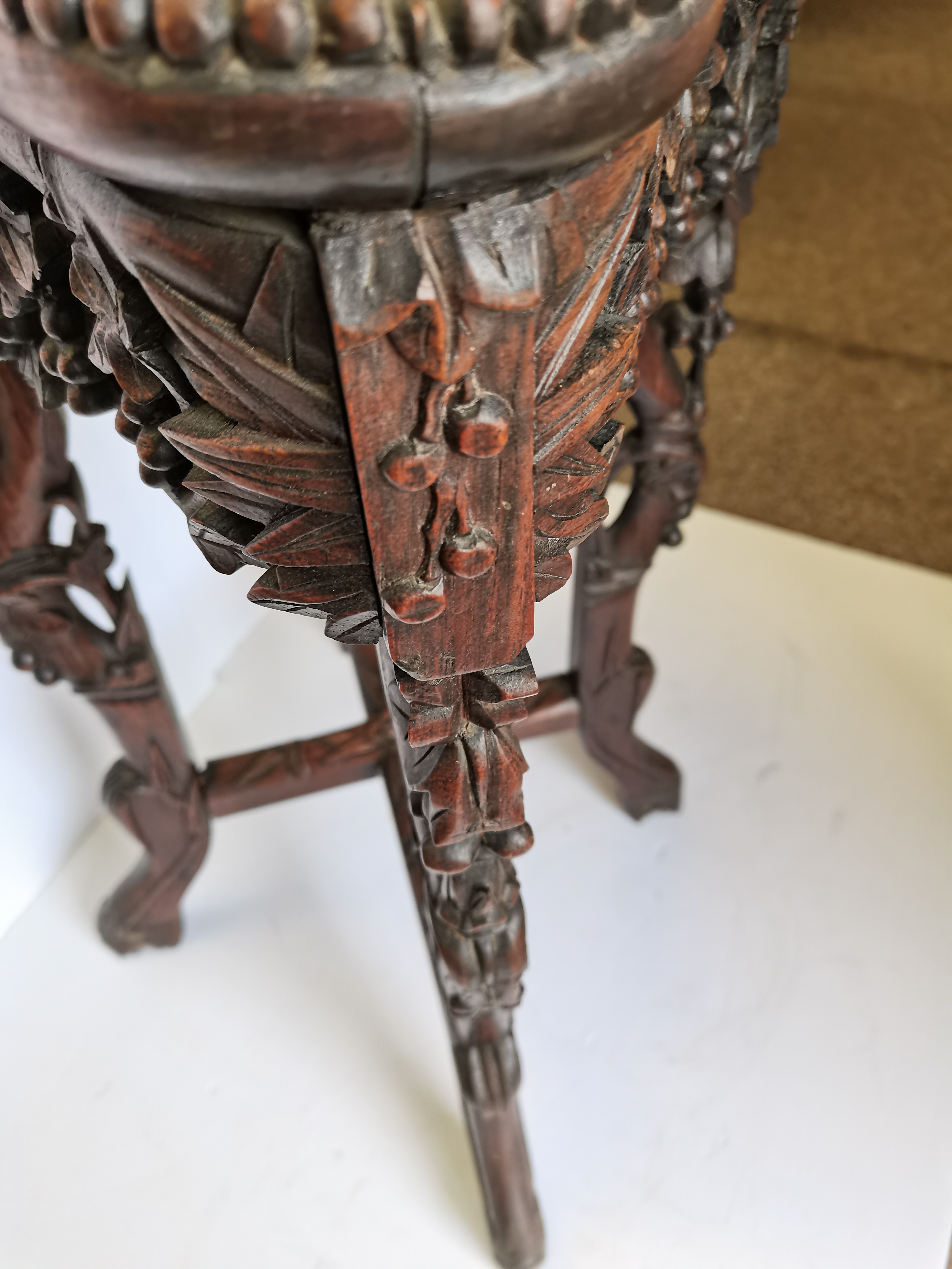Oriental carved plant stand - Image 3 of 4