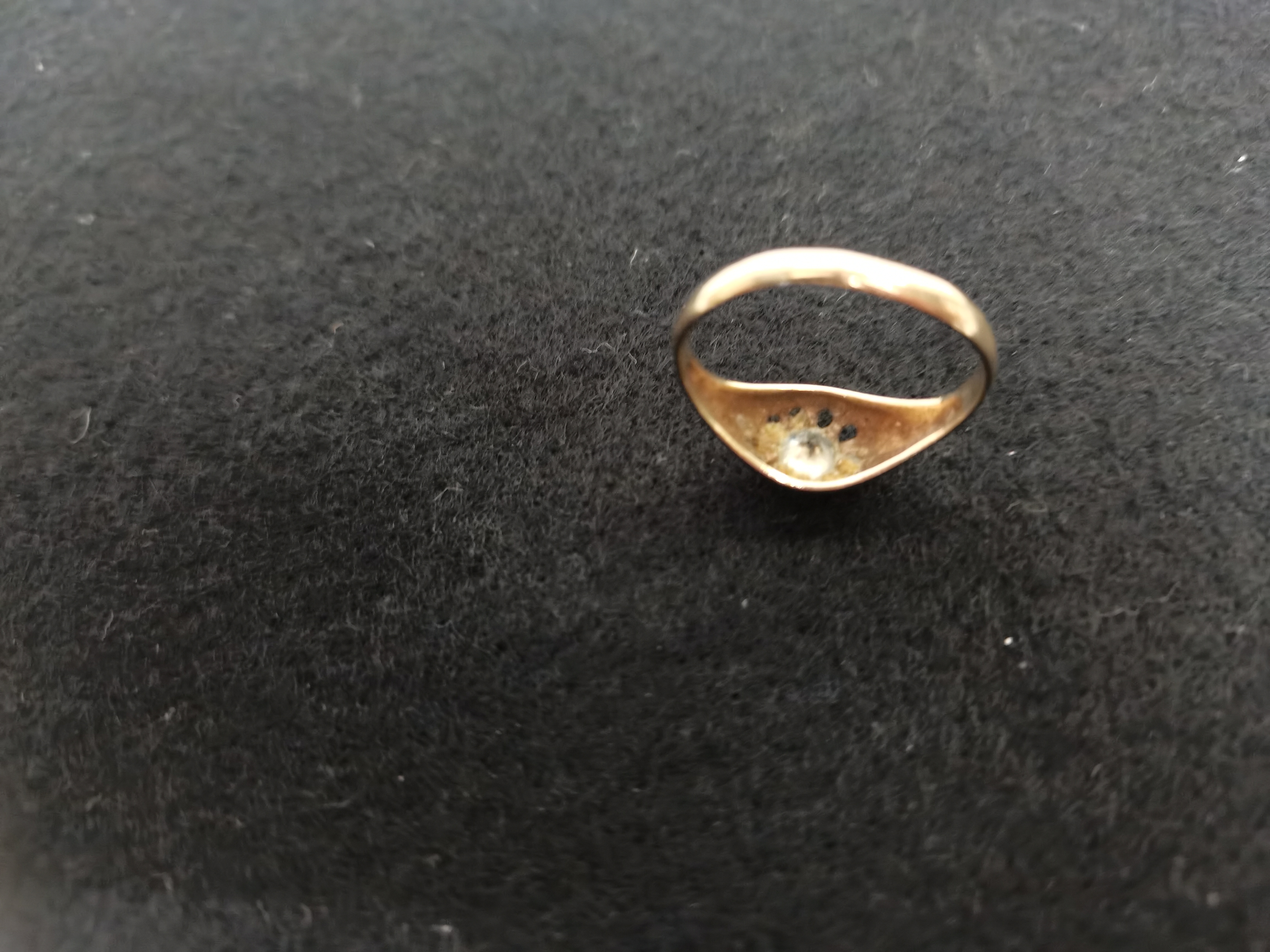 9ct gold gents Diamond Ring 3g - Image 4 of 4