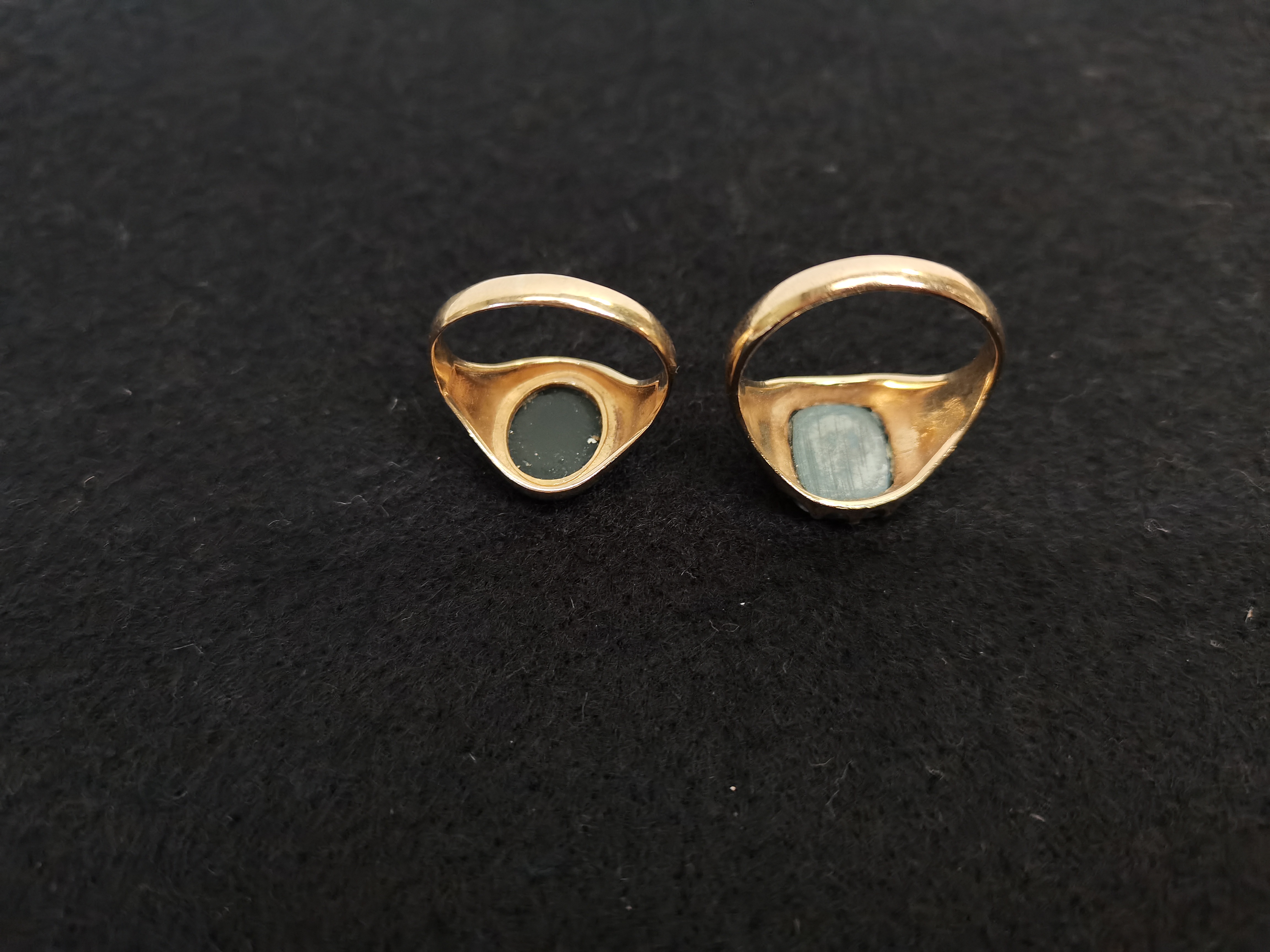 2x9ct gold mens Cignet Rings - Image 3 of 3