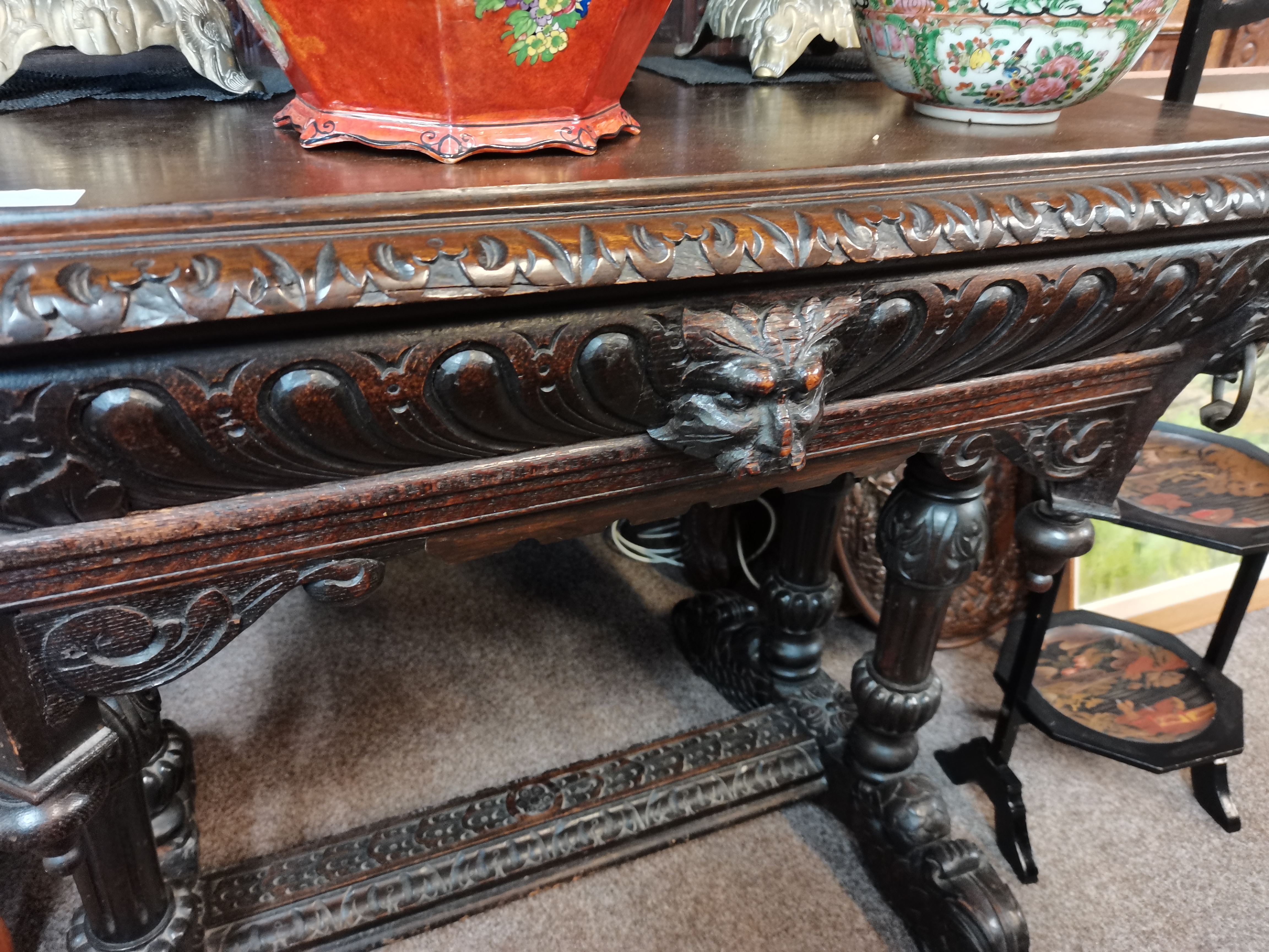 Antique heavily carved oak side table ( green man ) - Image 5 of 6