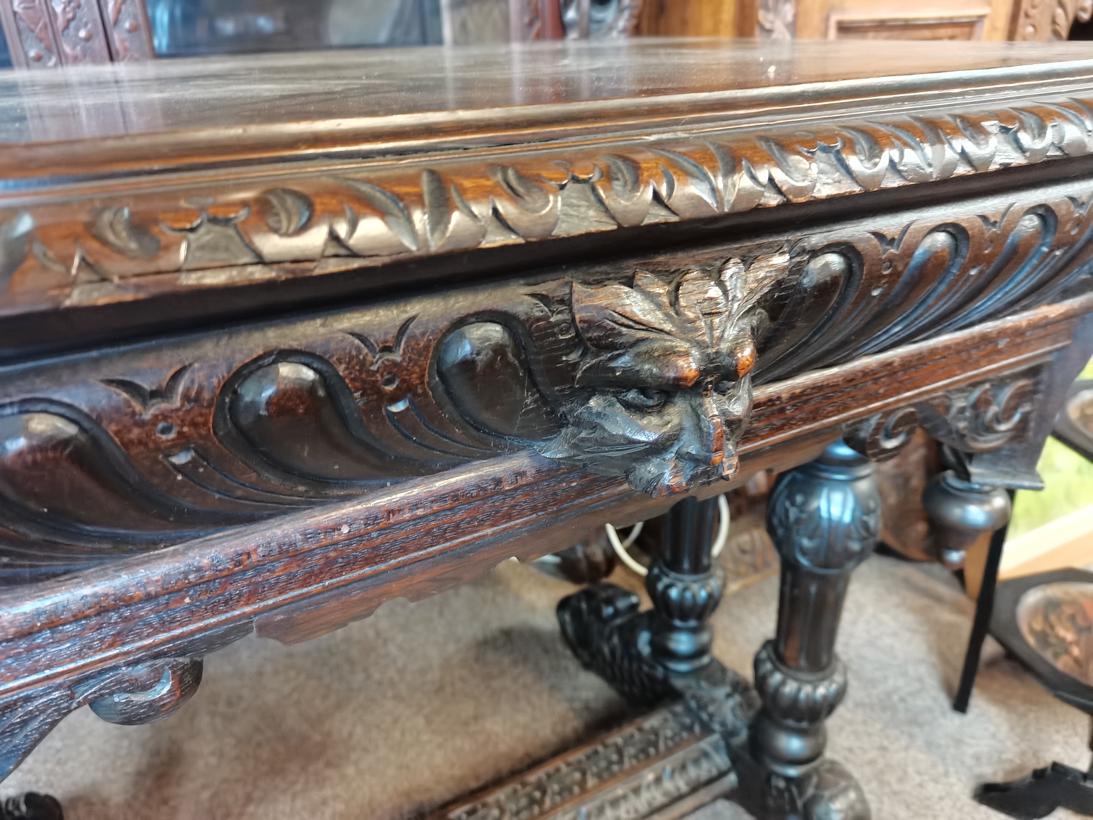Antique heavily carved oak side table ( green man ) - Image 2 of 6