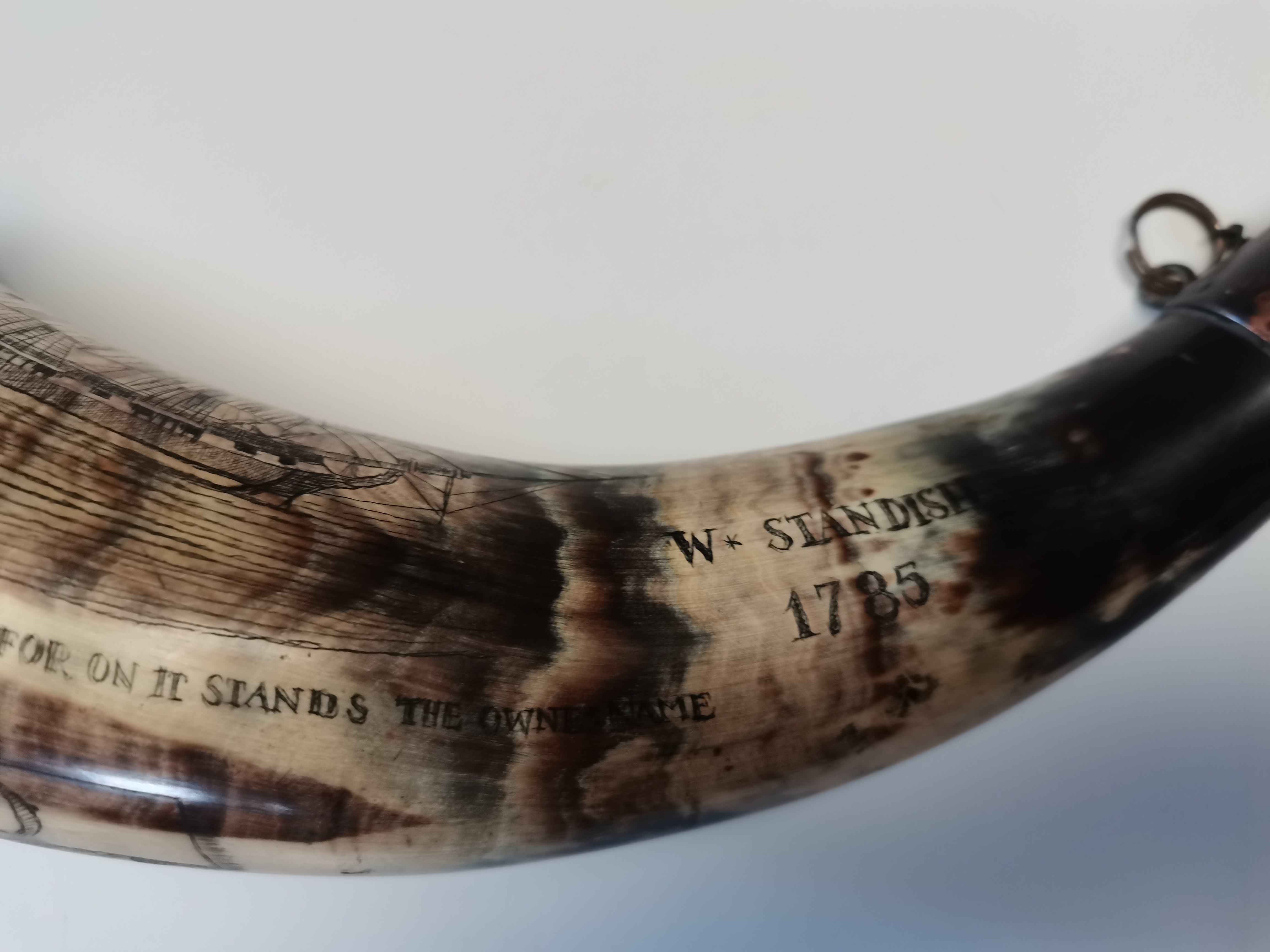 Scrimshaw style horn marking 1785 HMS DIDO - Image 4 of 8