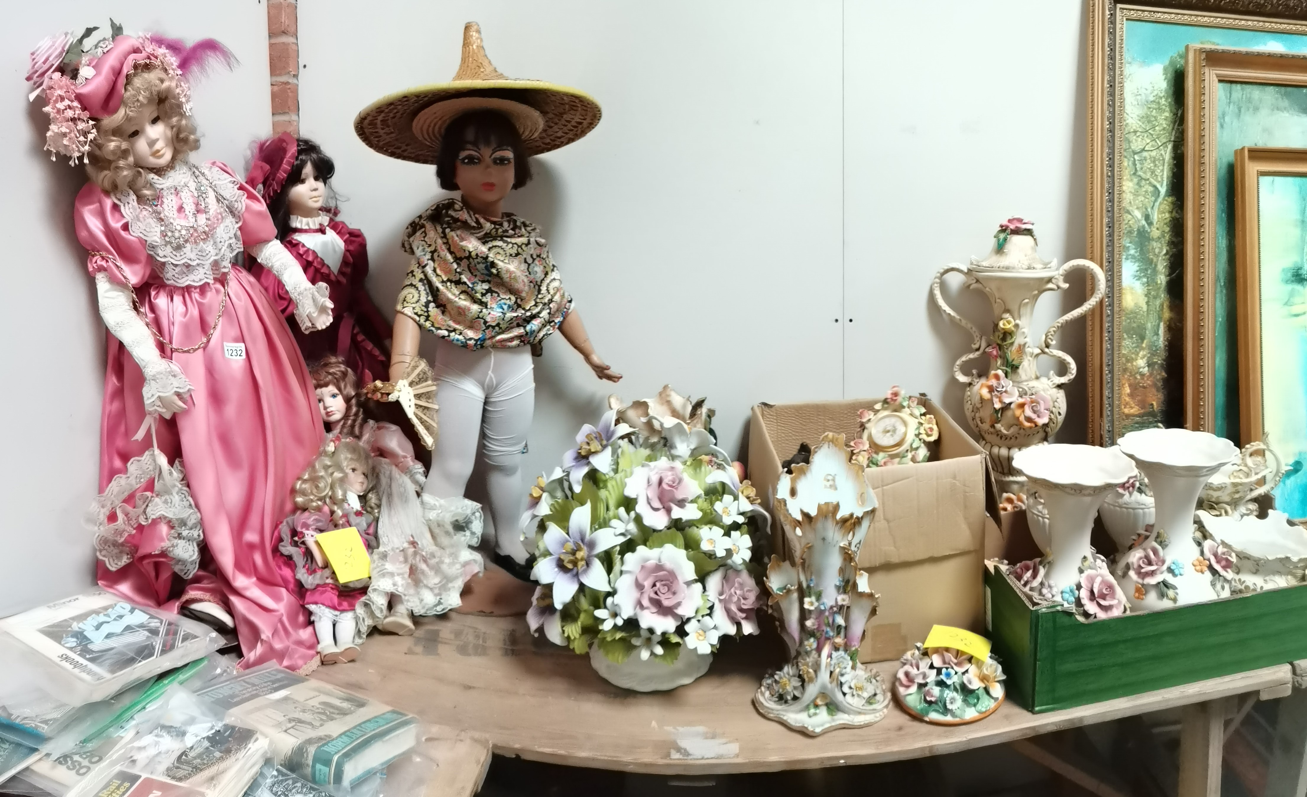 Collection of Capodimonte plus 5 x dolls