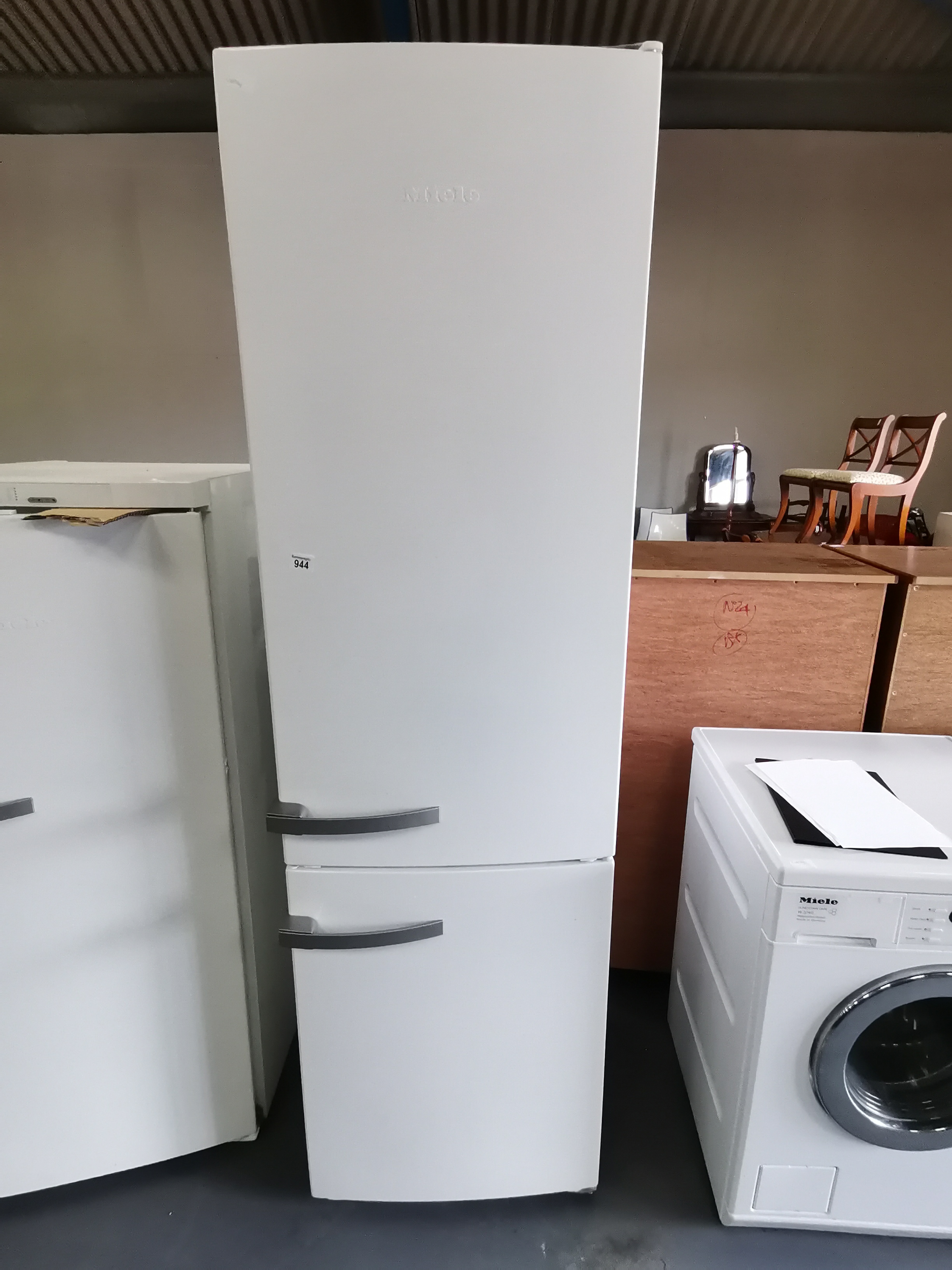 Miele fridge/ freezer nearly new