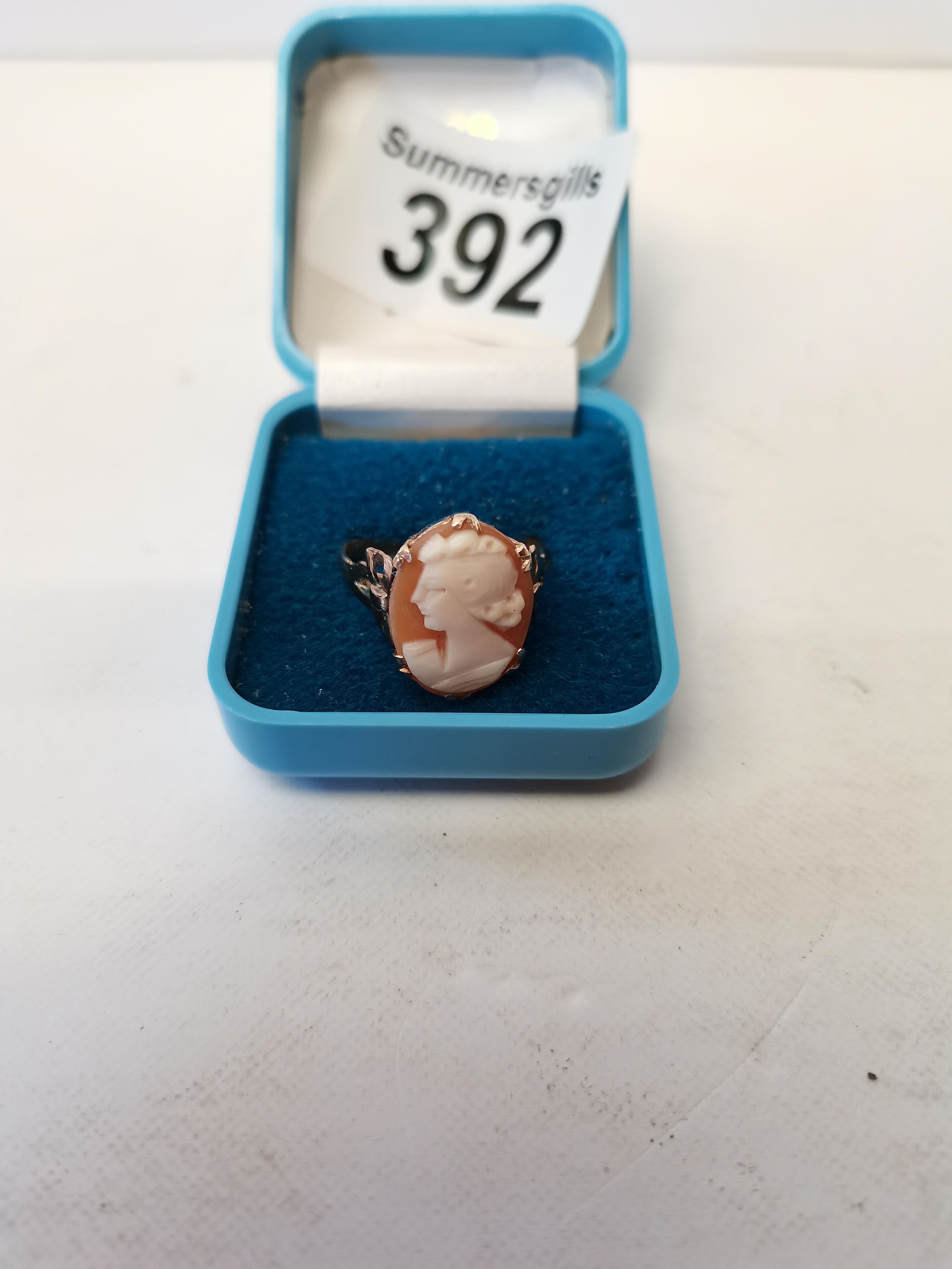 Cameo ring 9ct 3g size approx N