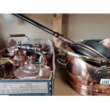 Copper items incl. kettles, coal bucket, warming pan etc
