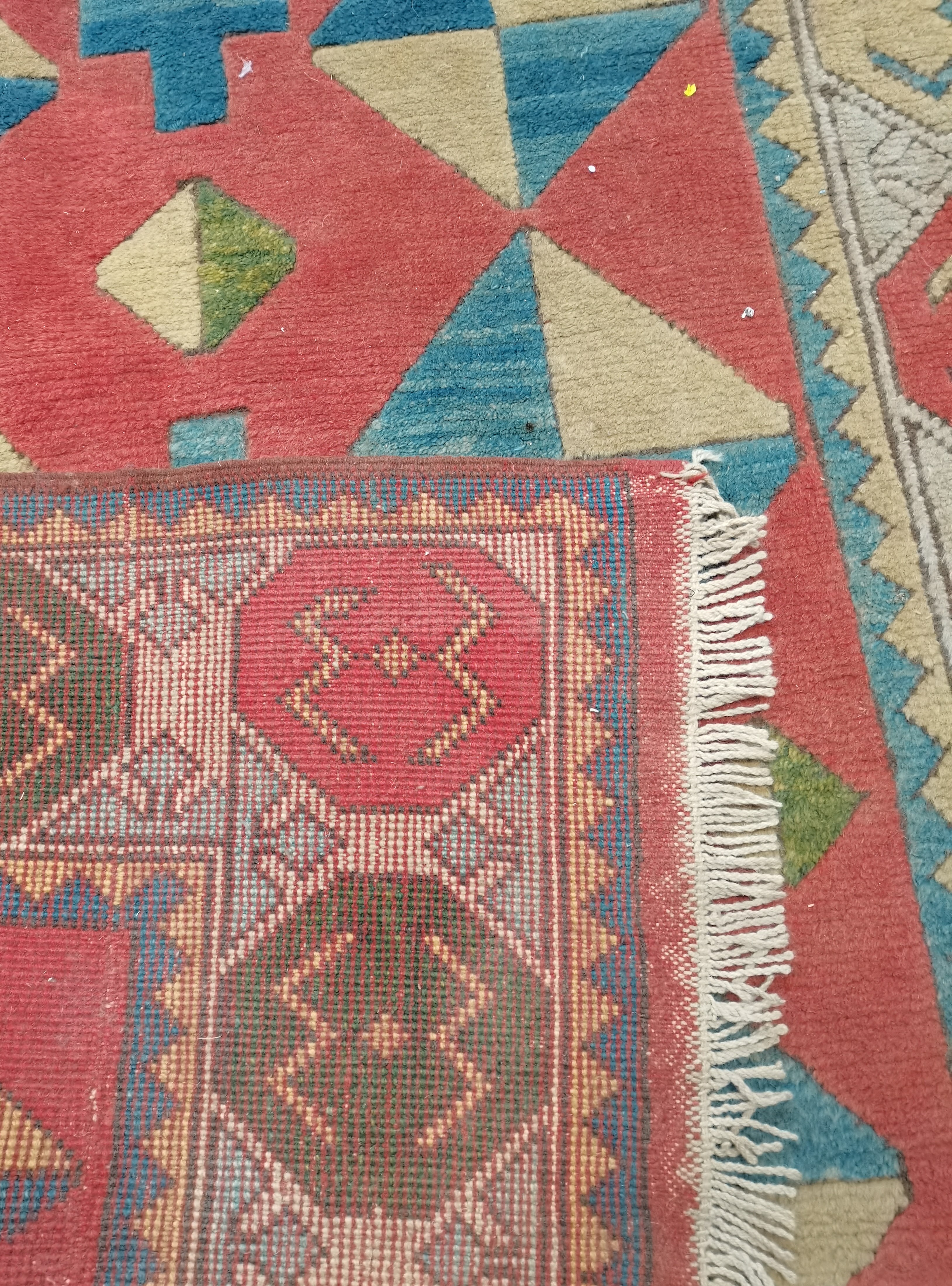 Red, Blue and cream faded rug 250 x 155 - Image 3 of 3