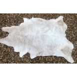 A WHITE COW HIDE. (220cm x 170cm)