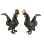 A PAIR OF BRONZE STATUES OF COCKERELS. (25cm)