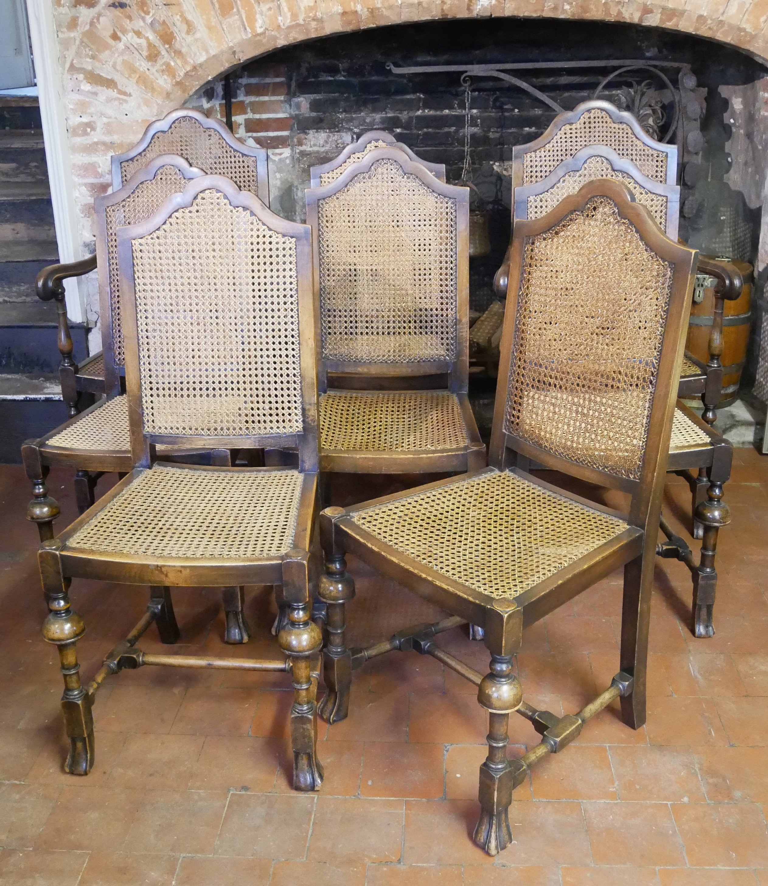 A SET OF SIX INCLUDING TWO CARVERS QUEEN ANNE DESIGN WALNUT DINING CHAIRS With cane seats and backs. - Image 2 of 5