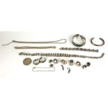 A MIXED SELECTION OF VINTAGE CONTINENTAL SILVER JEWELLERY Including a heavy gauge necklace and
