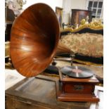 AN EARLY 20TH CENTURY HIS MASTERS VOICE WIND UP GRAMOPHONE With wooden horn.