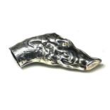 A STERLING SILVER 'BOAR'S HEAD' WALKING CANE HANDLE Having glass set eyes. (approx 8cm)