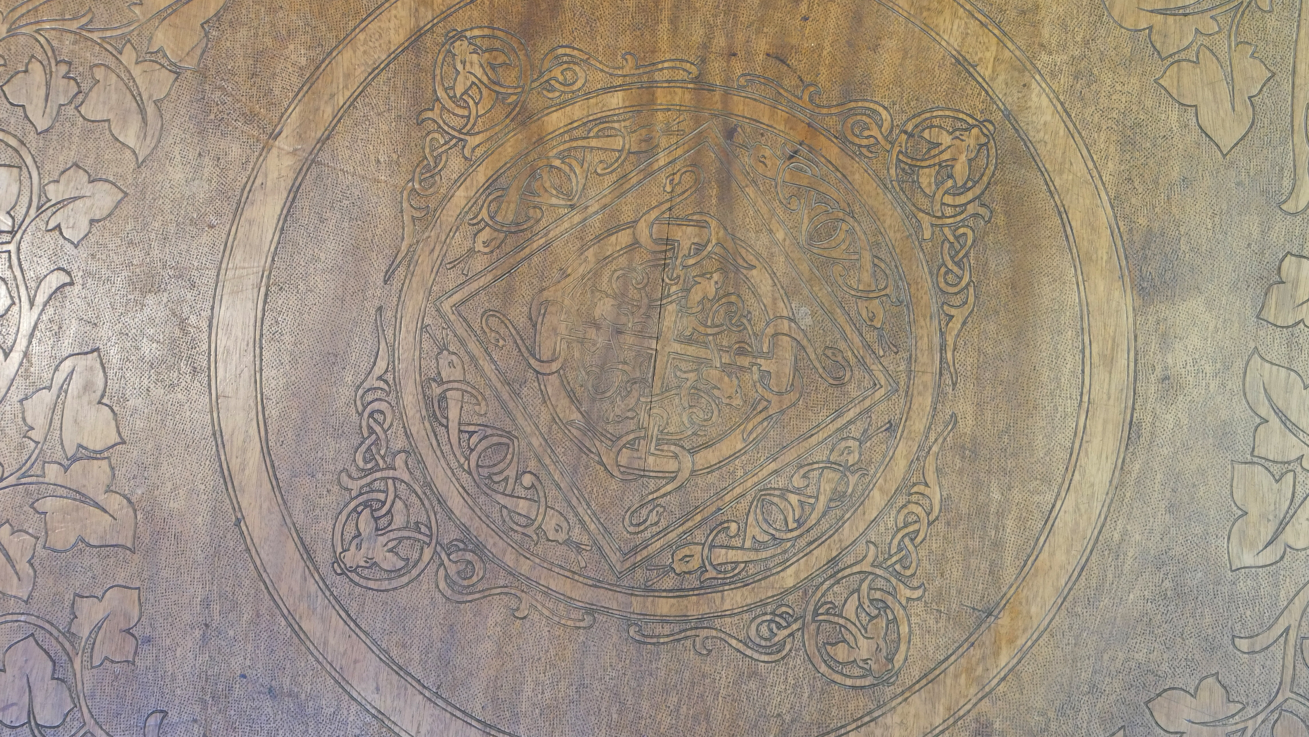 A VICTORIAN MAHOGANY CIRCULAR BREAKFAST TABLE The floral carved surface raised on a substantial - Image 4 of 4