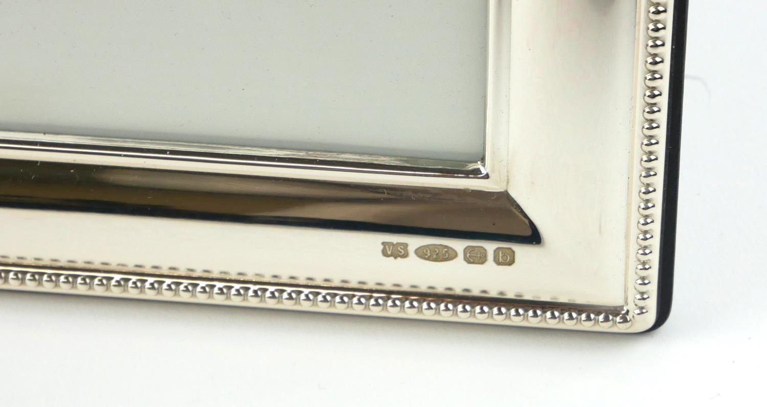 A PAIR OF MODERN SILVER RECTANGULAR PHOTOGRAPH FRAMES With beaded edges, marked 'VS .925 - Image 4 of 4