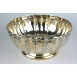 AN EARLY 20TH CENTURY AMERICAN STERLING SILVER FRUIT BOWL Having a scrolled edge with flutes, marked