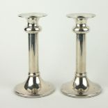 L.J. MILLINGTON, A PAIR OF QUEEN ELIZABETH II SILVER JUBILEE, 1977, A HALLMARKED SILVER CANDLESTICKS