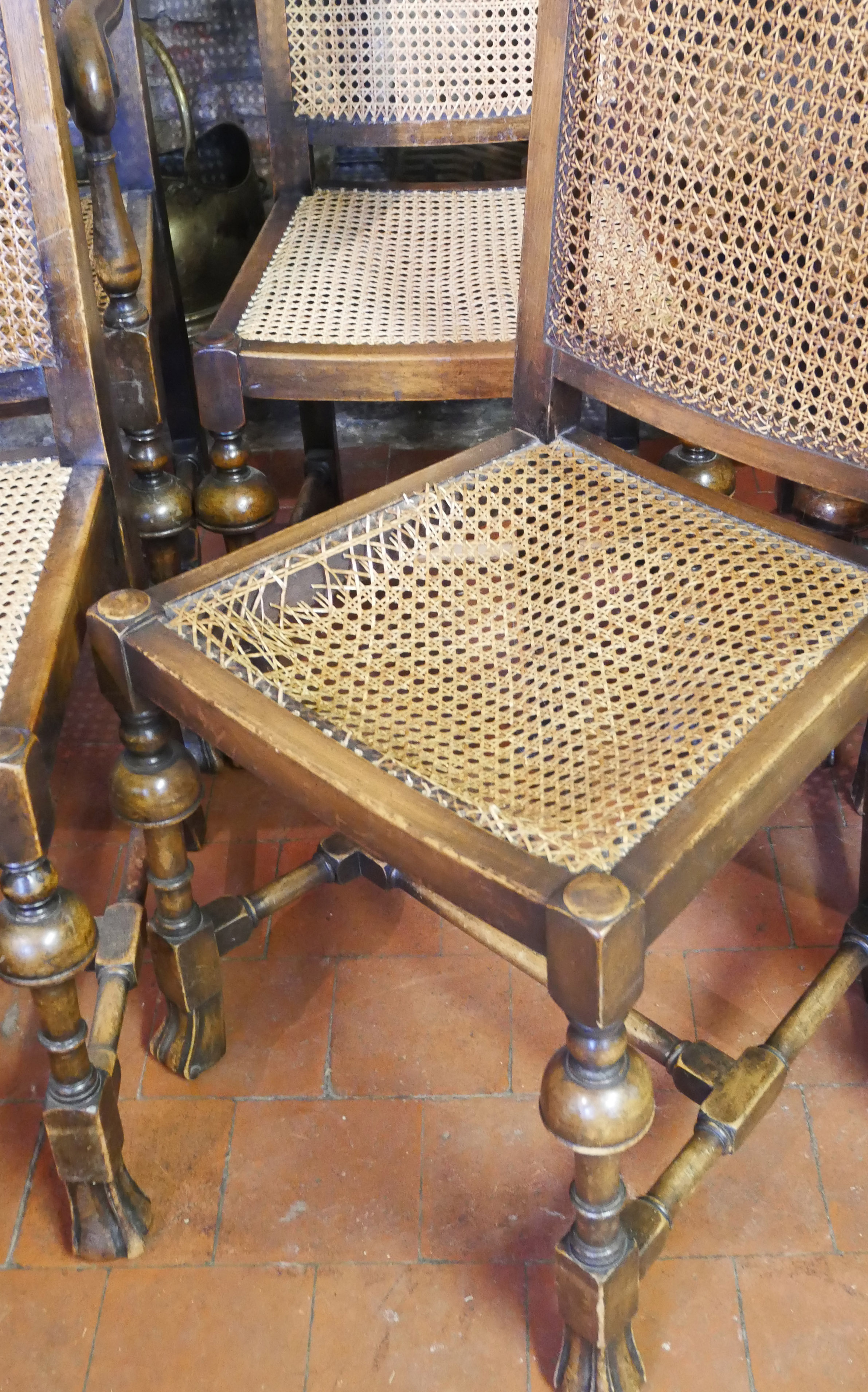 A SET OF SIX INCLUDING TWO CARVERS QUEEN ANNE DESIGN WALNUT DINING CHAIRS With cane seats and backs. - Image 3 of 5