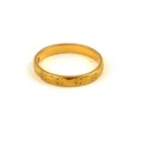 A VINTAGE 22CT GOLD WEDDING BAND Having engraved decoration (size J). (Weight Approx 2.4g)