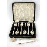 A SET OF SIX EARLY 20TH CENTURY SILVER 'RATTAIL' TEASPOONS In a fitted velvet lined box,