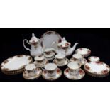 ROYAL ALBERT, OLD COUNTRY ROSES, A VINTAGE PORCELAIN TEA SET Comprising a tea and coffee pot, six
