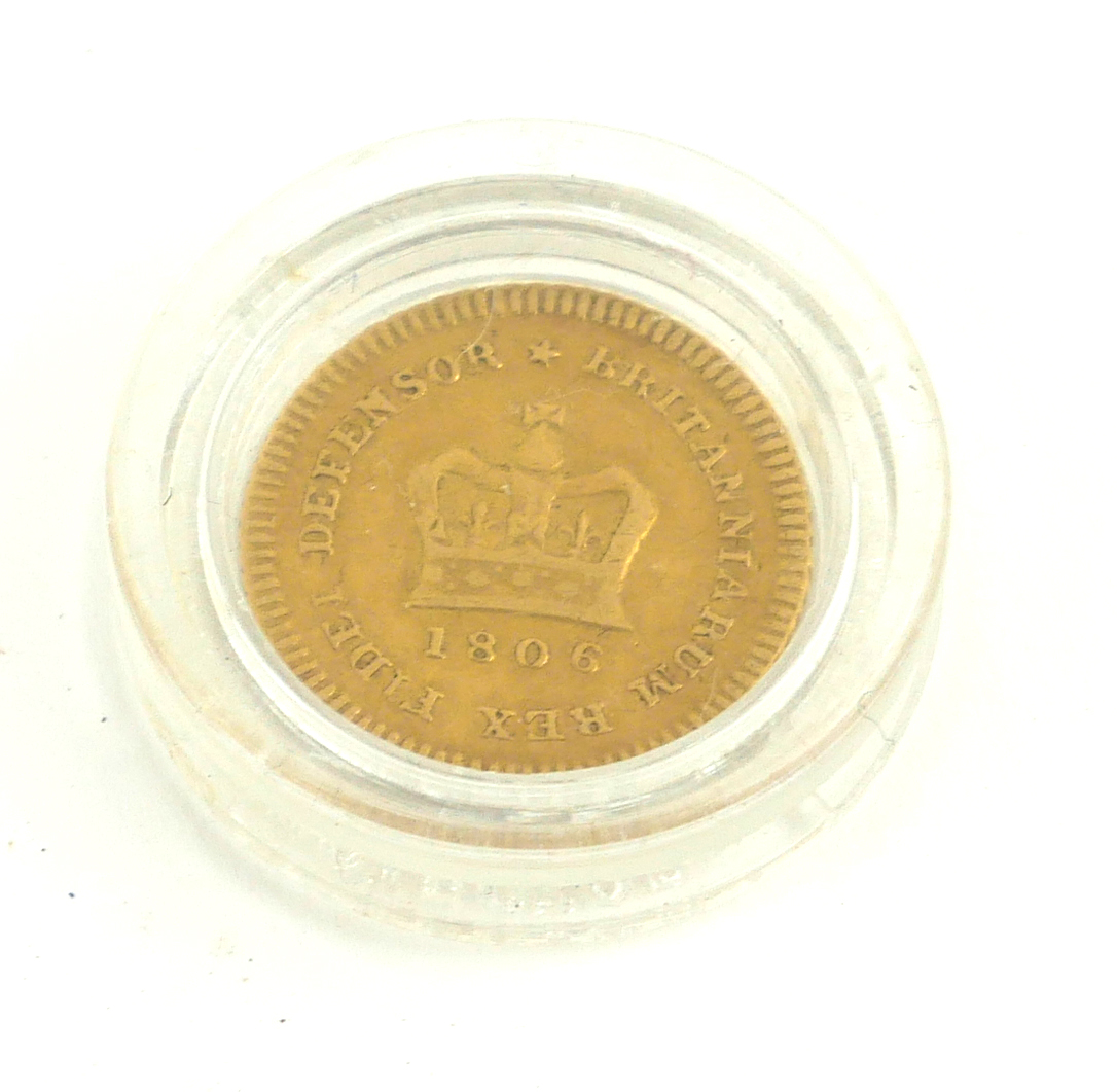 A KING GEORGE III 22CT GOLD THIRD GUINEA COIN, DATED 1806 With crown and inscription 'Fidel Defensor - Image 2 of 3