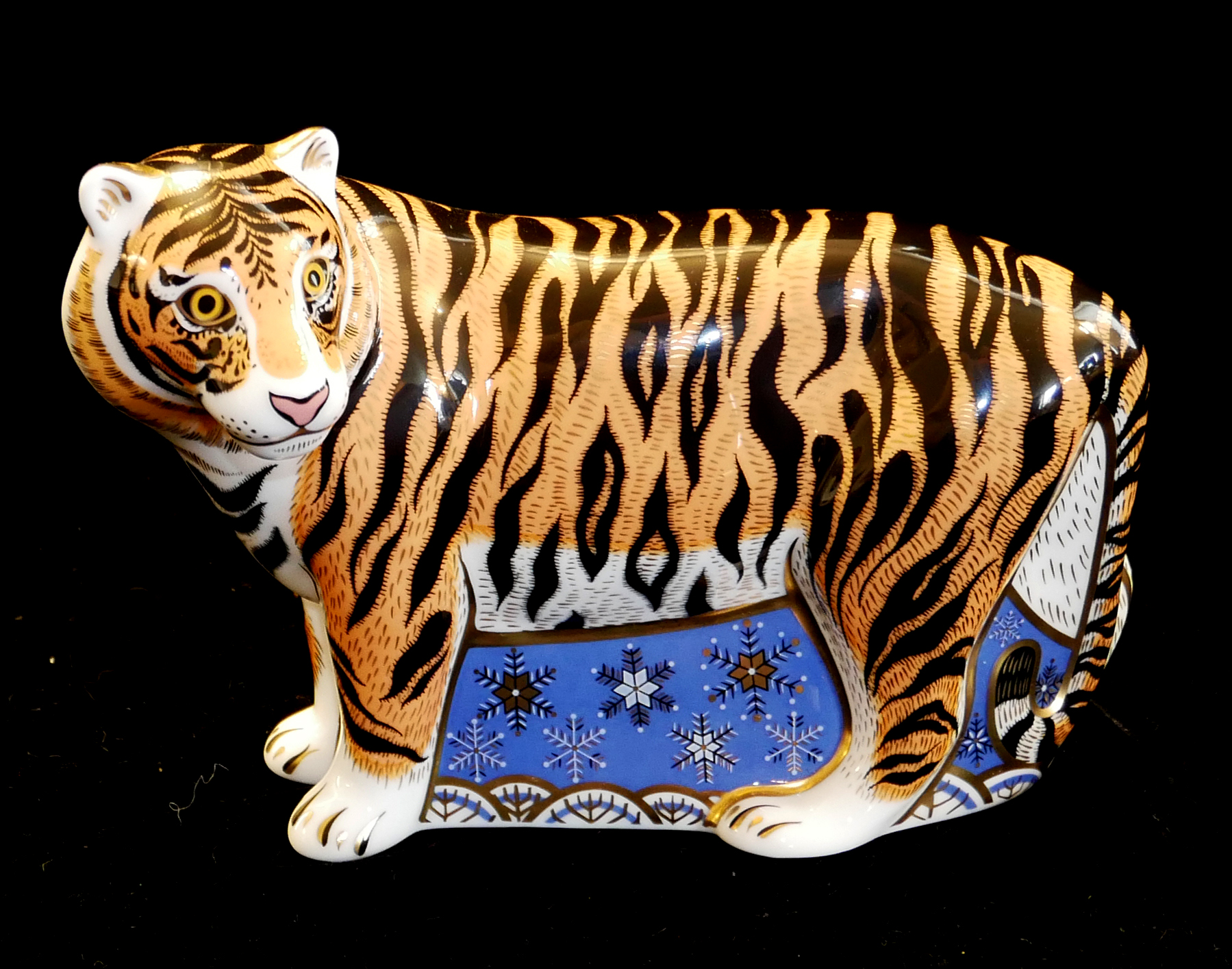 ROYAL CROWN DERBY, A LIMITED EDITION PORCELAIN SIBERIAN TIGER PAPERWEIGHT Made for The Designer's